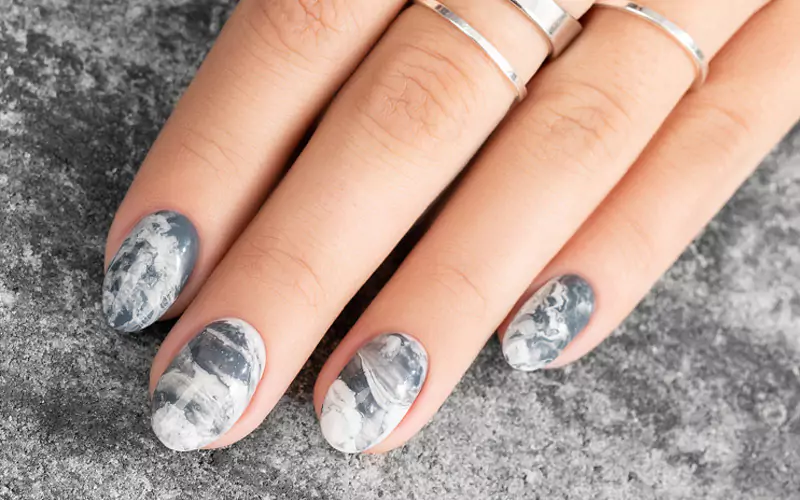 marbleized effect french tip nails 