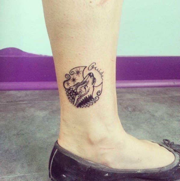 Wolf Tattoos on leg